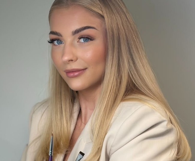 Patrycja — specjalistka henny